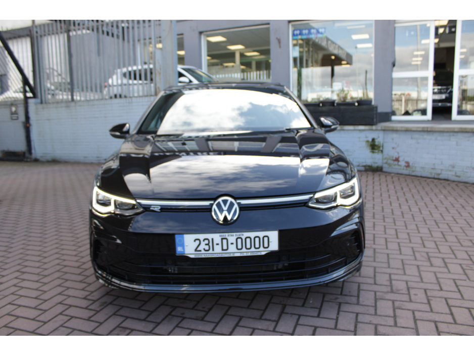 2023 Volkswagen Golf - image 9