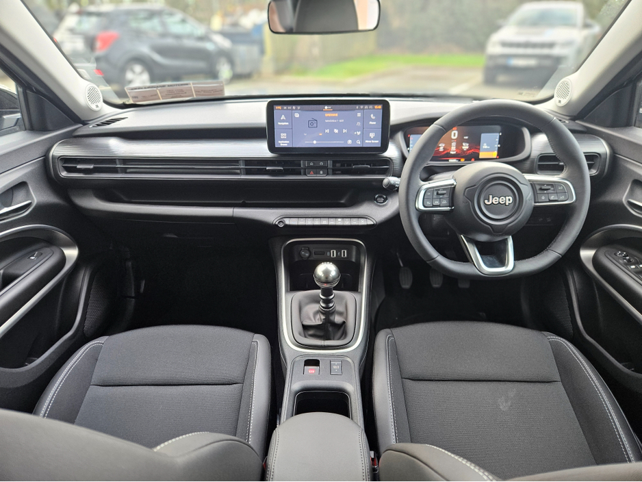 2025 Jeep Avenger - image 2