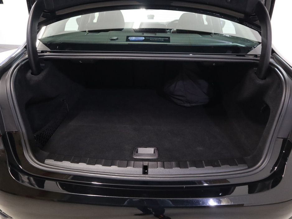 2022 BMW 3 Series - image 25