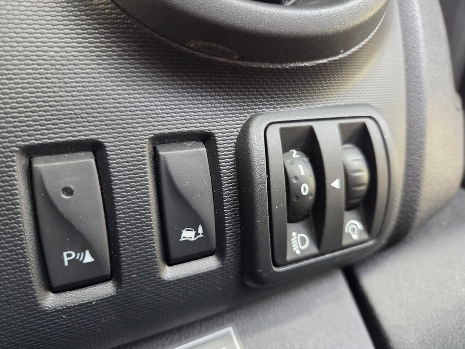 2021 Renault Trafic - image 15