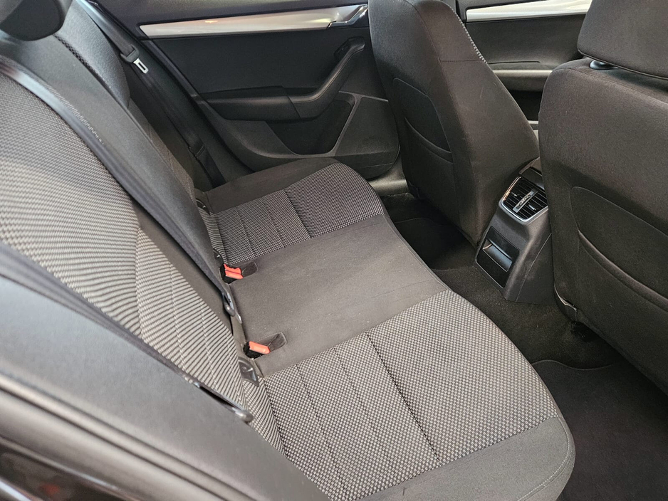 2015 Skoda Octavia - image 6