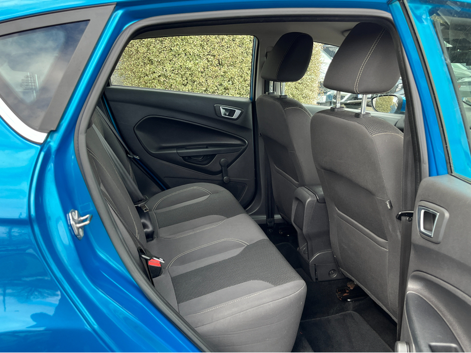 2017 Ford Fiesta - image 9