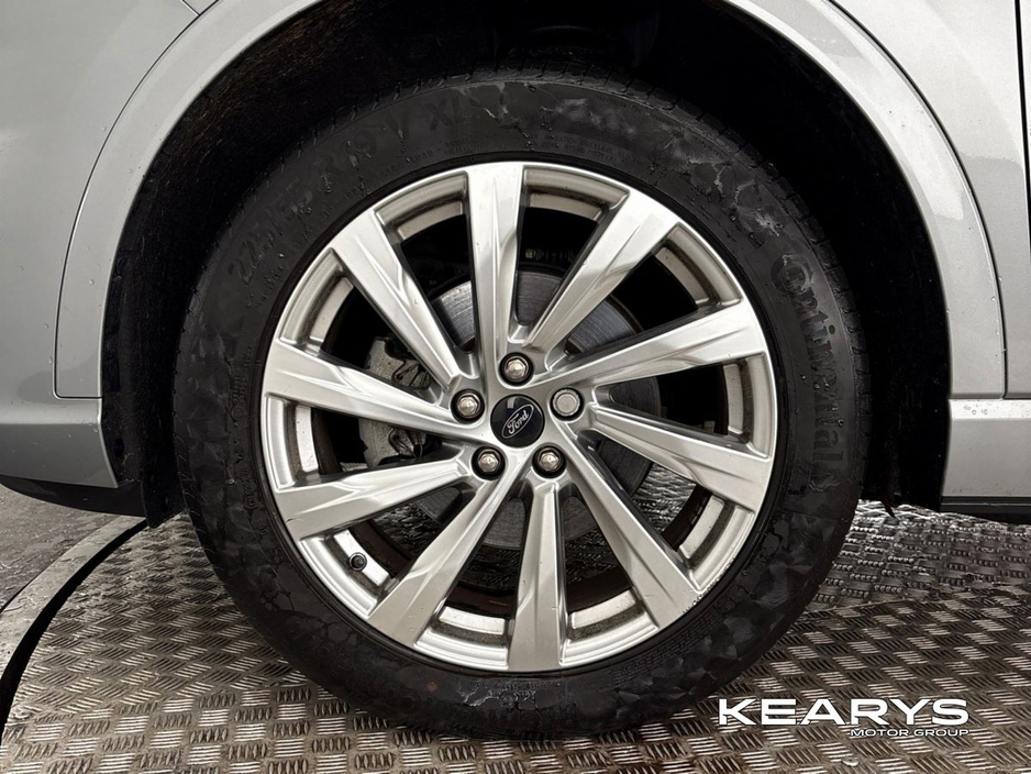 2023 Ford Kuga 2.5 Duratec 225PS PHEV Vignale *Solar Silver* €33,950