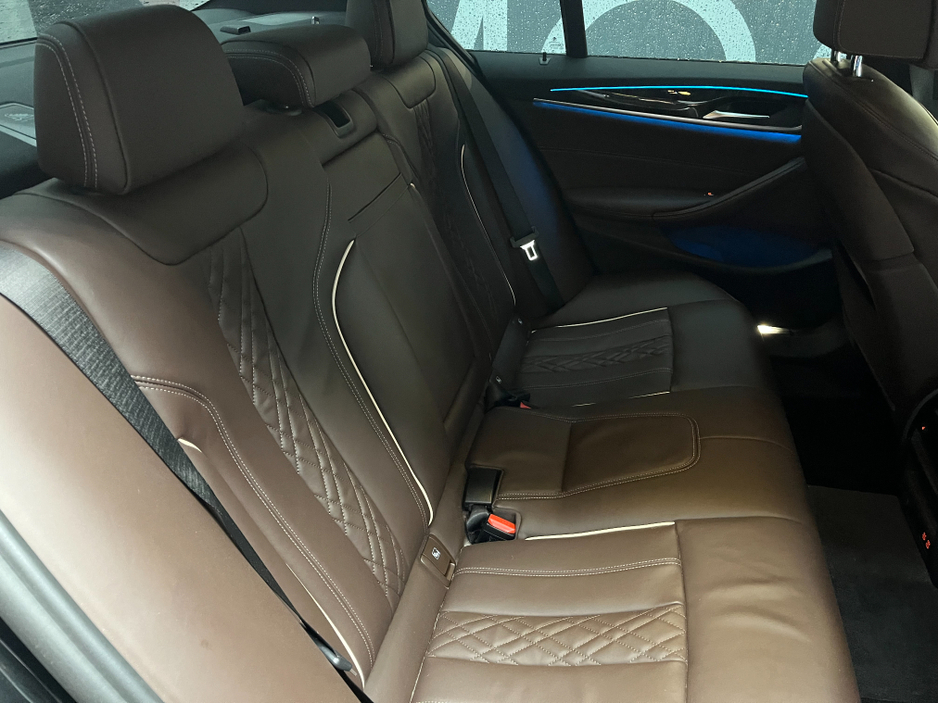 2020 BMW 5 Series - image 14
