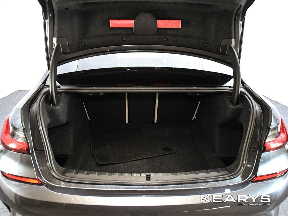 2020 BMW 3 Series - image 22