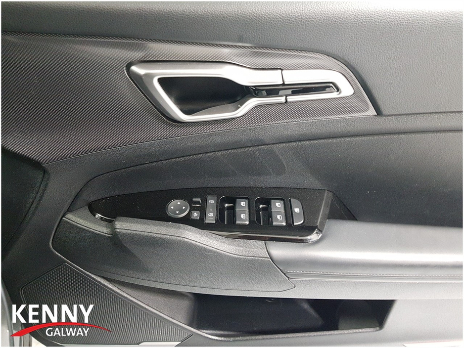 2022 Kia Sportage - image 29