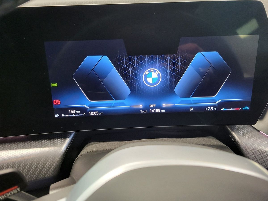 2025 BMW X1 - image 9