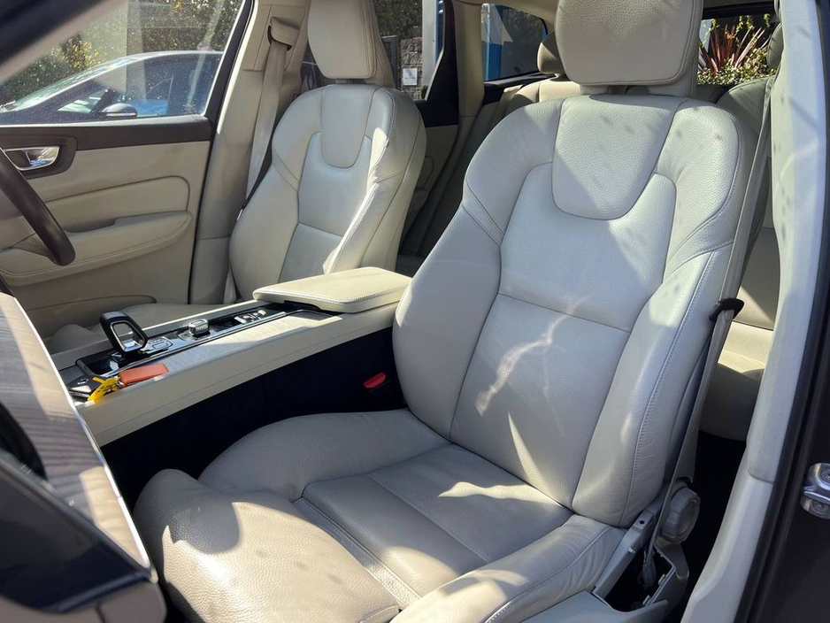 2023 Volvo XC60 - image 8