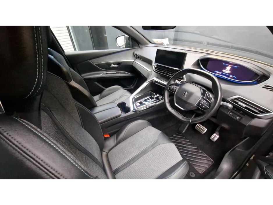 2023 Peugeot 5008 - image 12