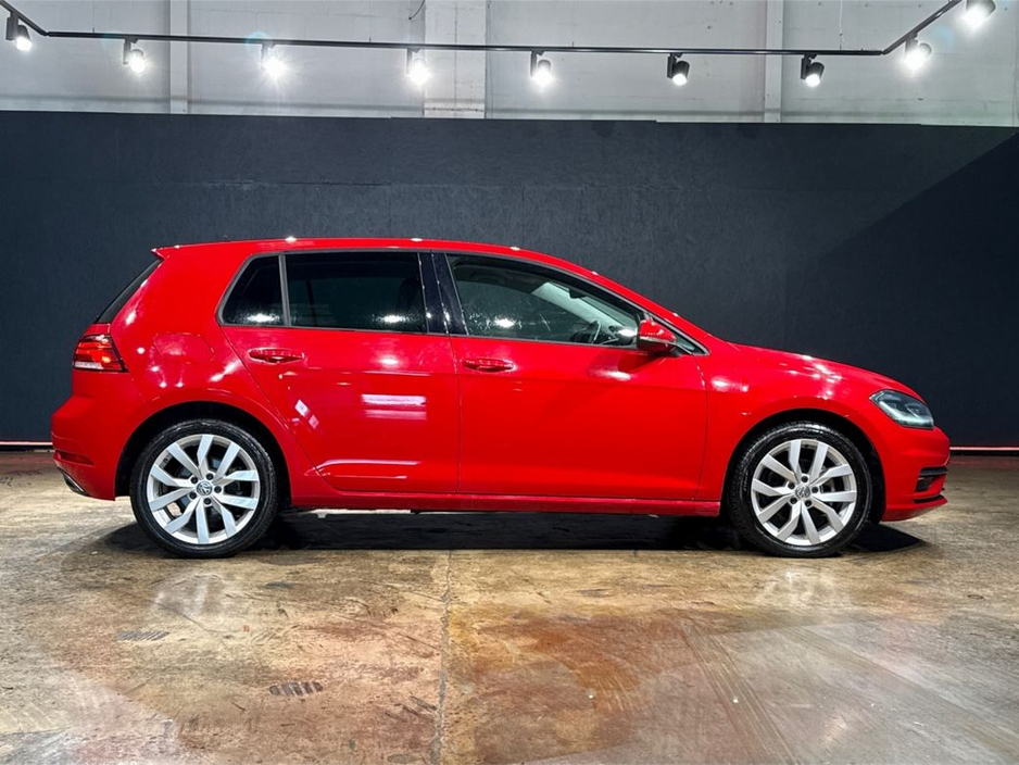 2018 Volkswagen Golf - image 2