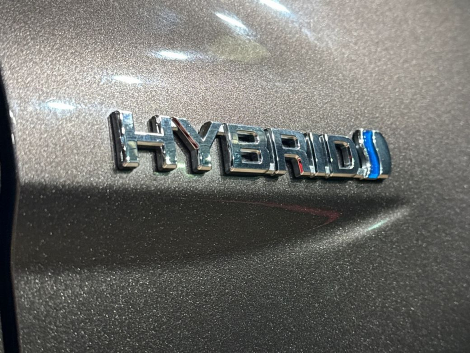 2018 Toyota Camry - image 10