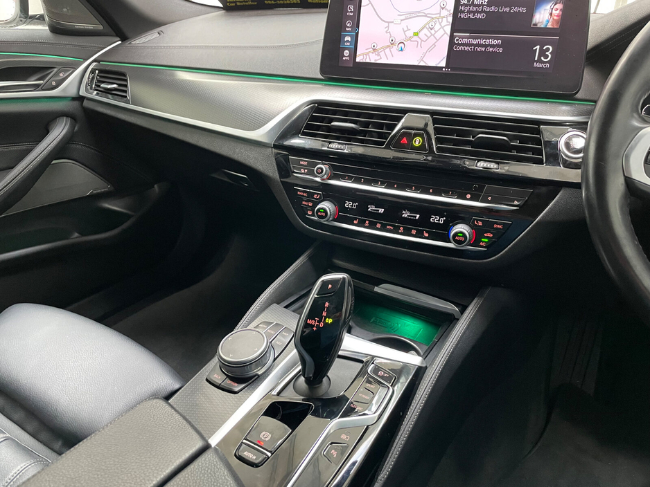 2021 BMW 5 Series - image 25