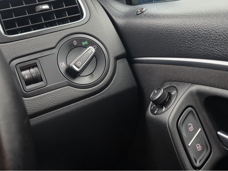 2015 Volkswagen Polo ( 152 REG ) 1.2 TSI COMFORTLINE  - CRUISE CONTROL - LOW TAX BAND - SIMI DEALER €11,750