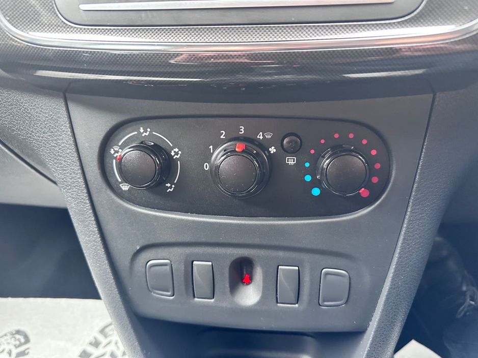 2019 Dacia Sandero - image 26