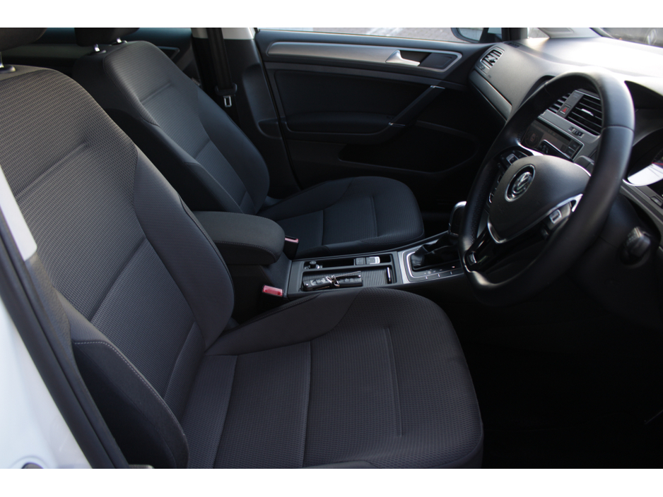 2016 Volkswagen Golf - image 11