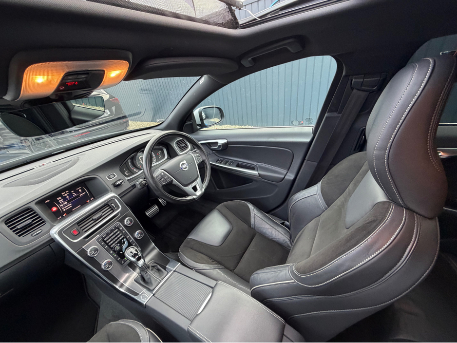 2017 Volvo V60 - image 46