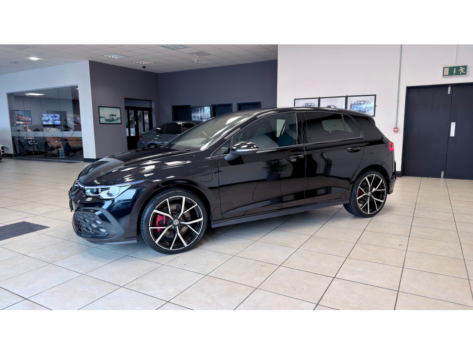 2023 Volkswagen Golf - image 5