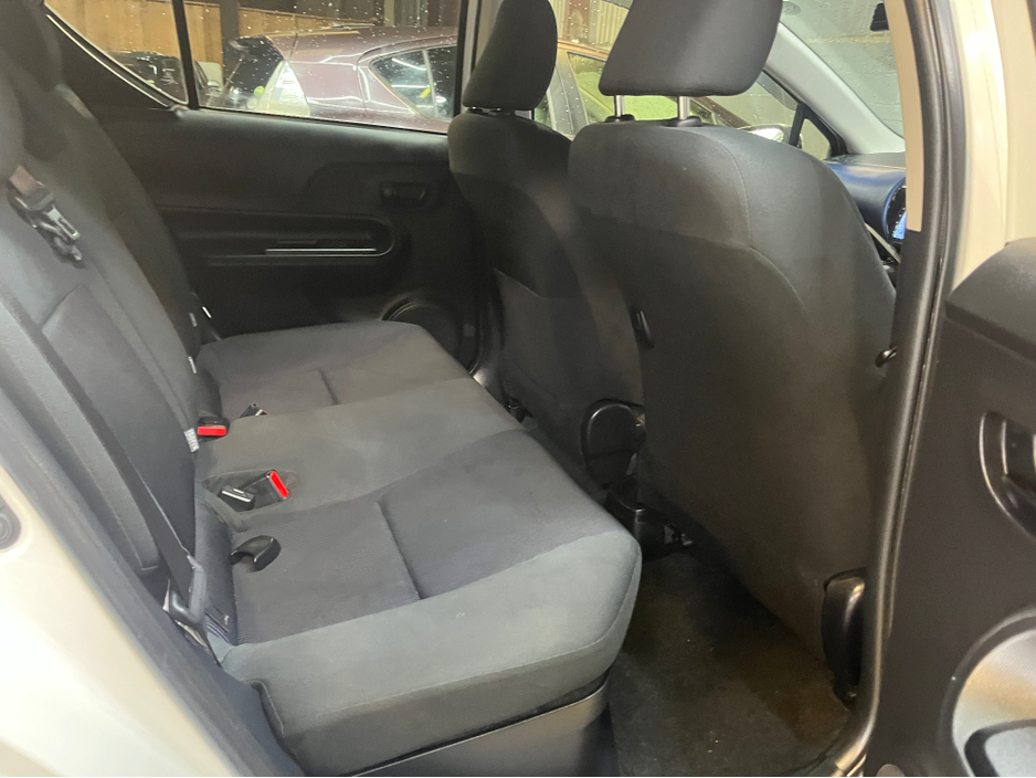 2016 Toyota Aqua - image 7