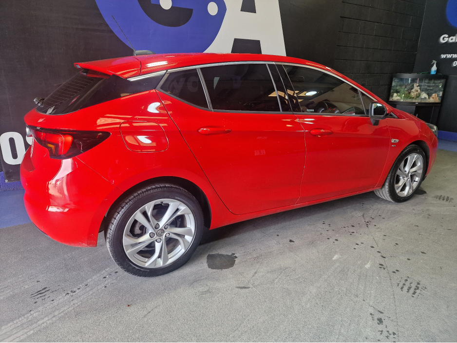 2017 Opel Astra - image 10