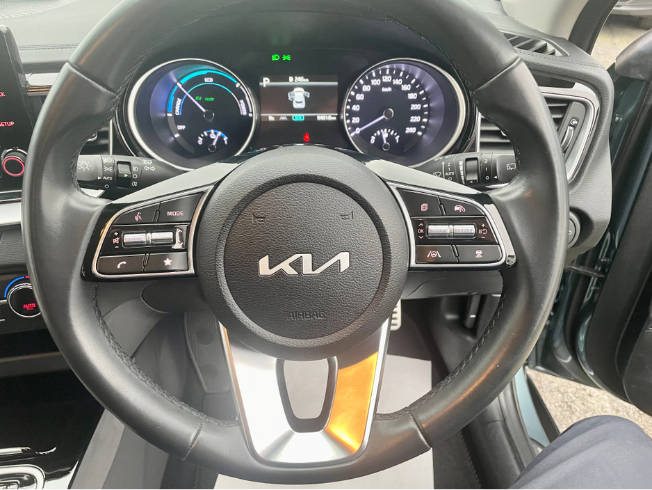 2023 Kia XCeed - image 13