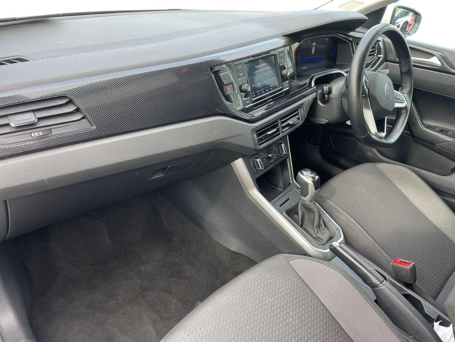 2023 Volkswagen Polo - image 4