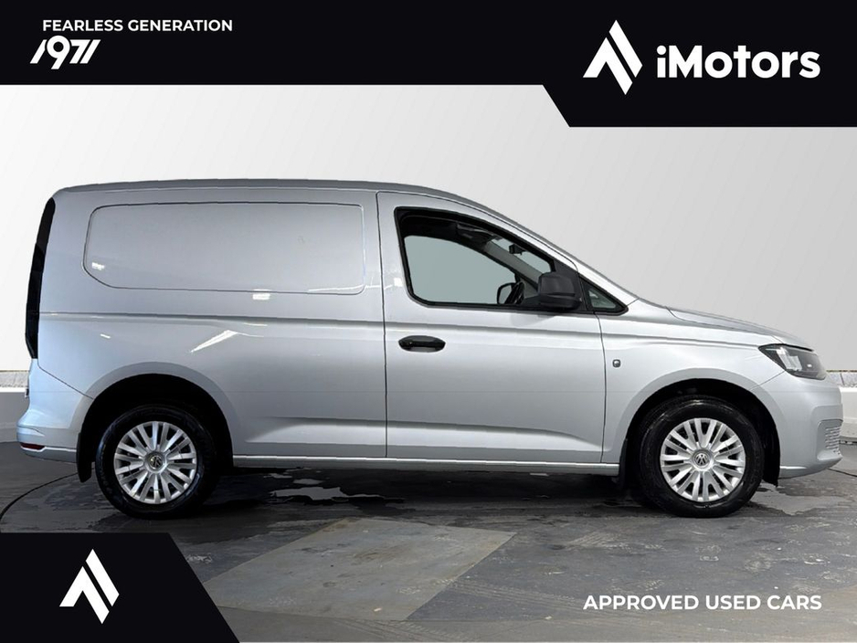 2022 Volkswagen Caddy - image 2