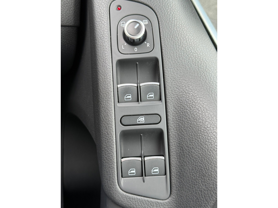 2014 Volkswagen Tiguan - image 20