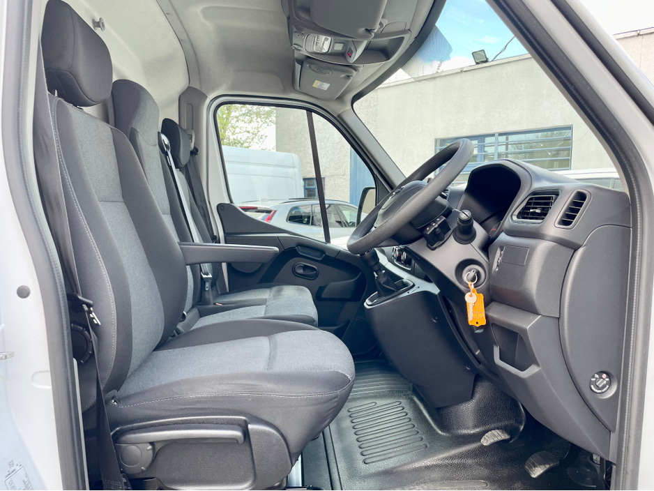 2023 Nissan Interstar - image 14