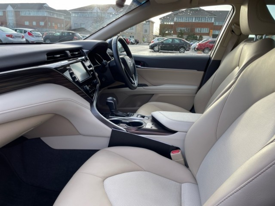 2020 Toyota Camry - Platinum Edition - Ivory Leather - 2.5 Hybrid - Top Spec - Automatic - Irish Car - 55,465 km // Remote Central Locking // Front Electric Windows // Rear Electric Windows // Electric Mirrors // Finge €31,999