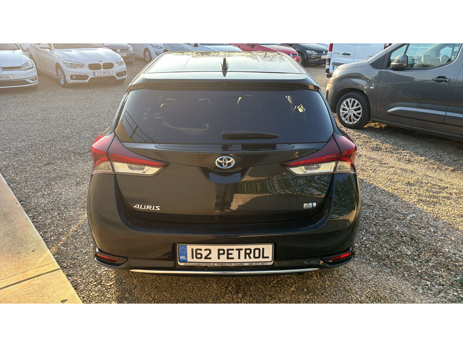 2016 Toyota Auris - image 6
