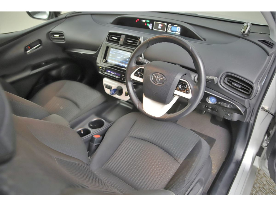 2017 Toyota Prius - image 13