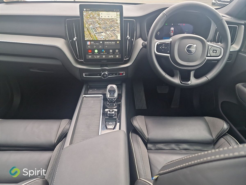 2025 Volvo XC60 - image 4