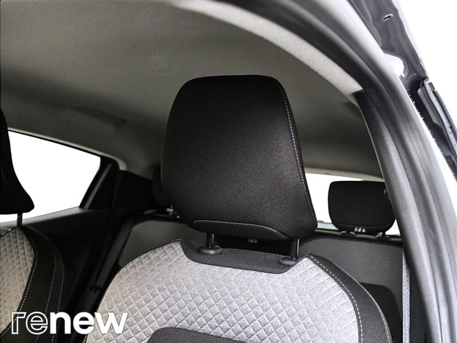 2025 Renault Clio - image 13