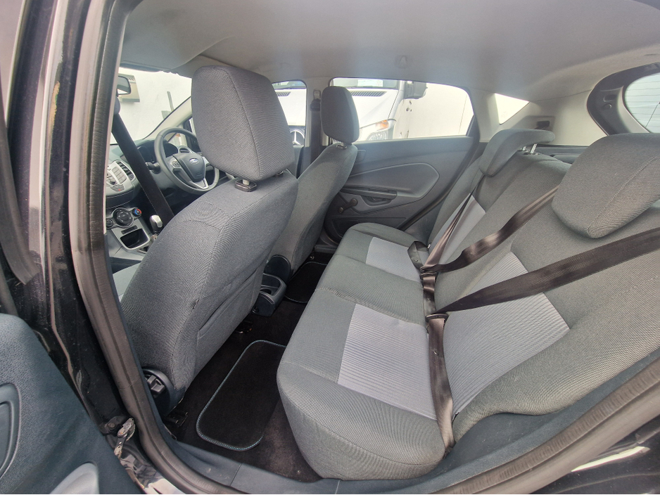 2011 Ford Fiesta - image 27