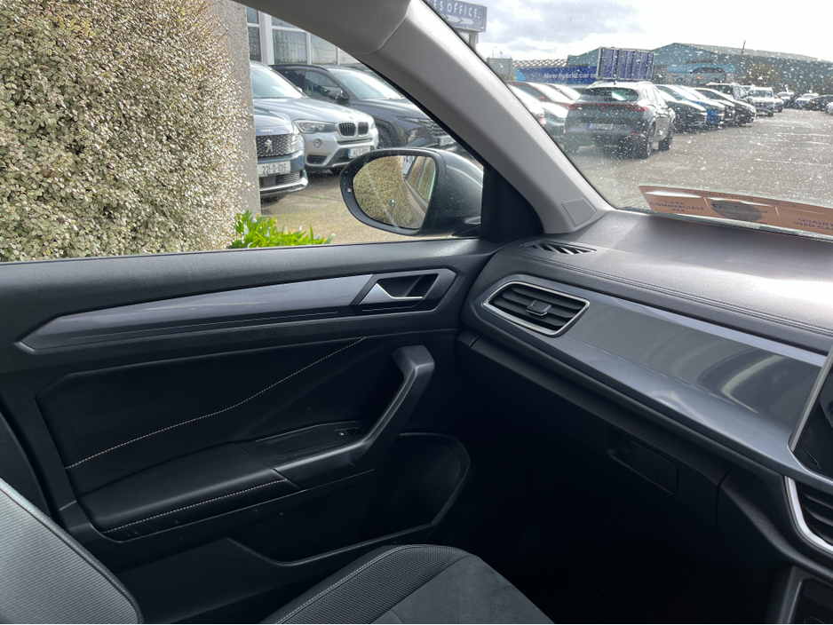 2024 Volkswagen T-Roc - image 15