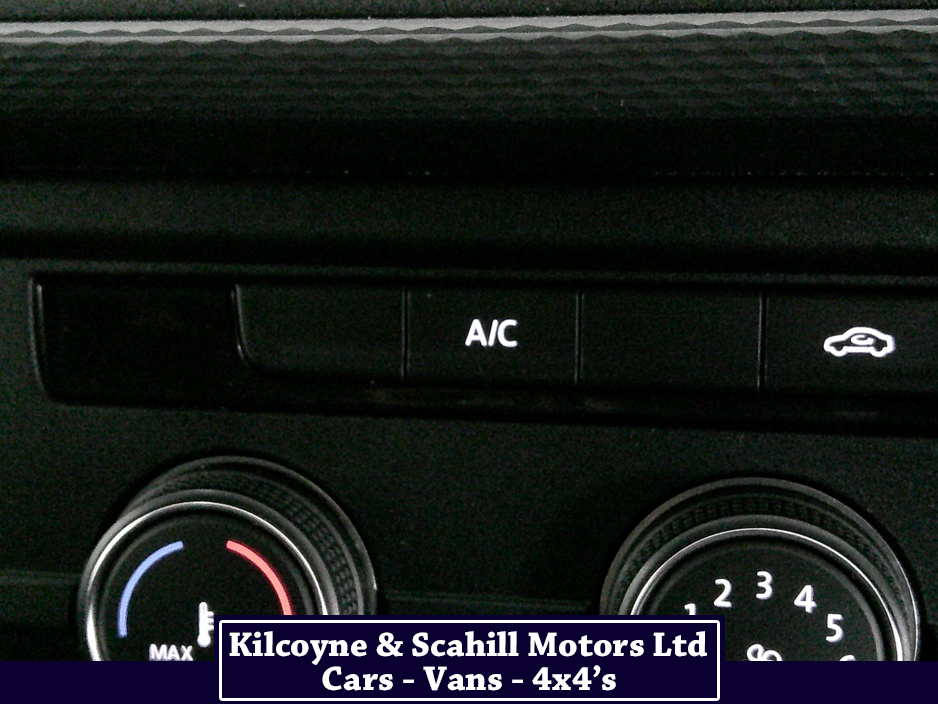 2022 Volkswagen Transporter - image 24