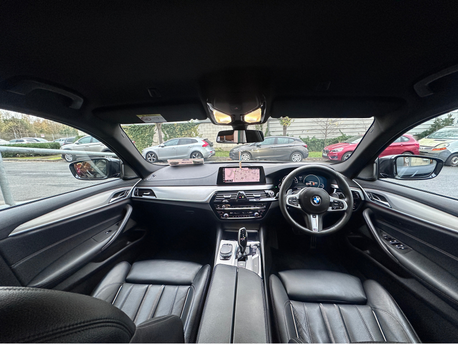 2019 BMW 5 Series - image 9