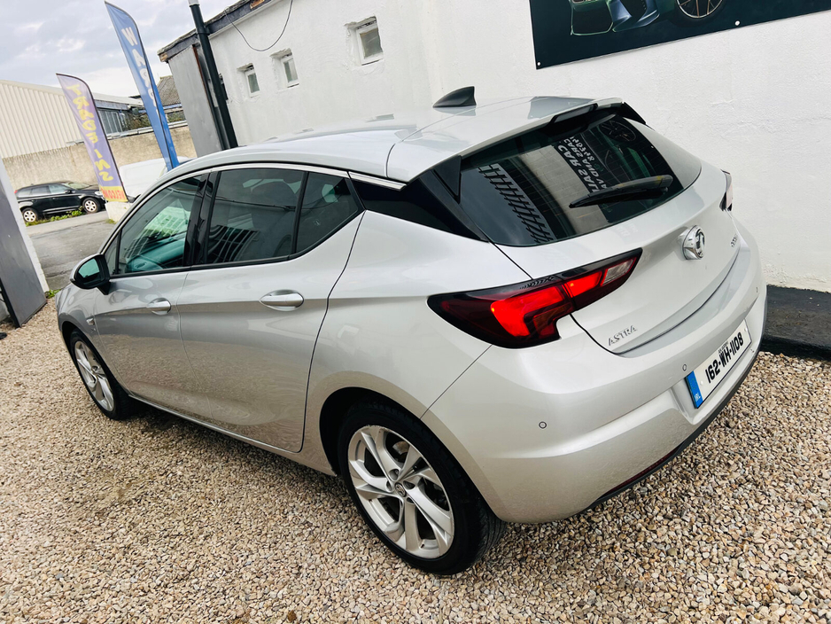 2016 Opel Astra - image 3