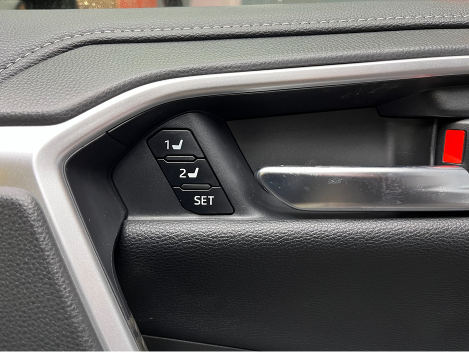 2020 Toyota Rav4 €30950! 2020 TOYOTA RAV4 HYBRID G 2.5 AUTOMATIC / CRUISE CONTROL / REVERSE CAMERA / ELECTRIC MEMORY & HEATED SEATS / HEATED STEERING WHEEL €30,950