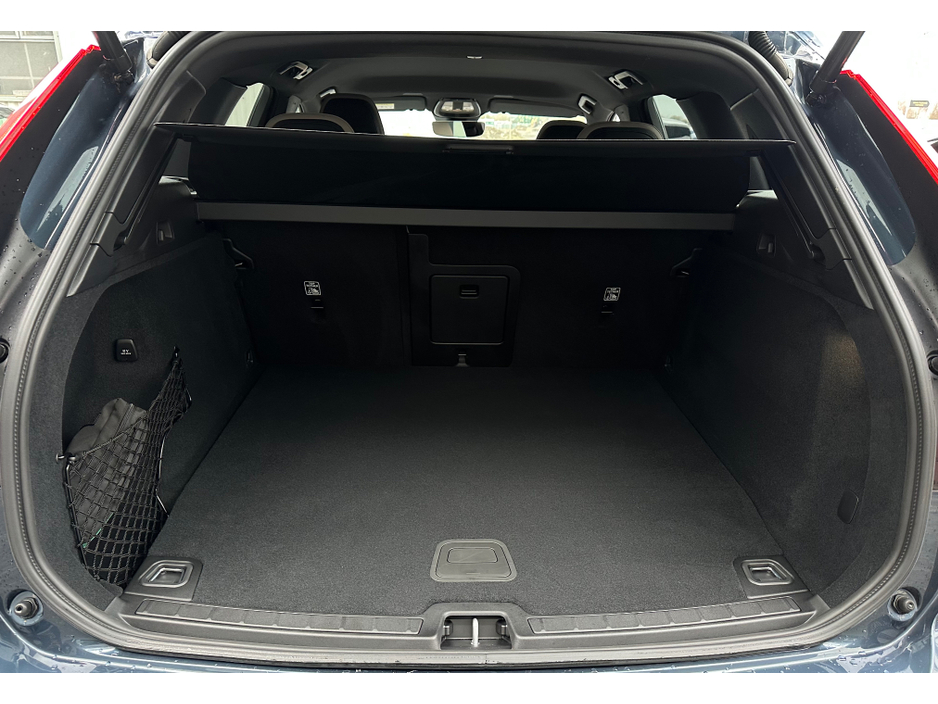 2025 Volvo XC60 - image 17