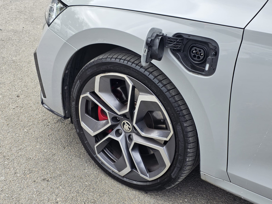 2021 Skoda Octavia - image 7