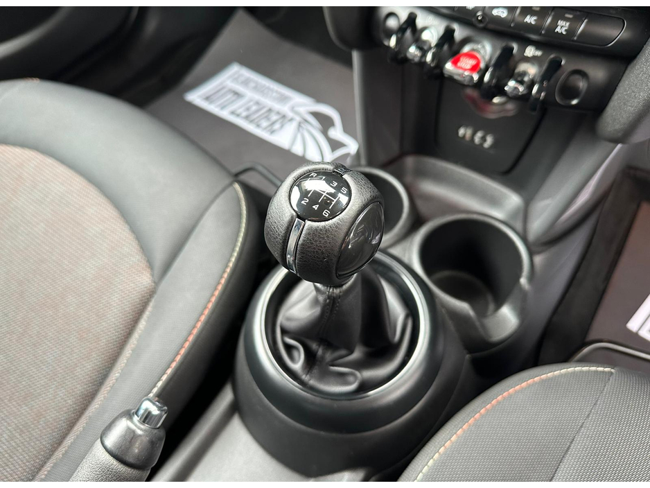 2017 MINI Cooper - image 24