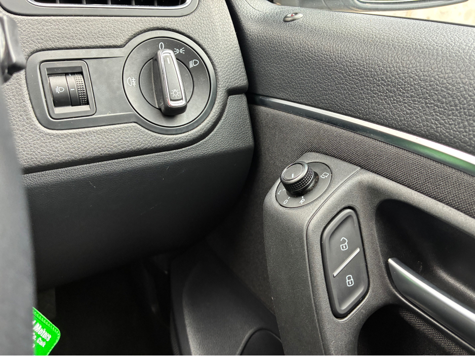 2015 Volkswagen Polo - image 20