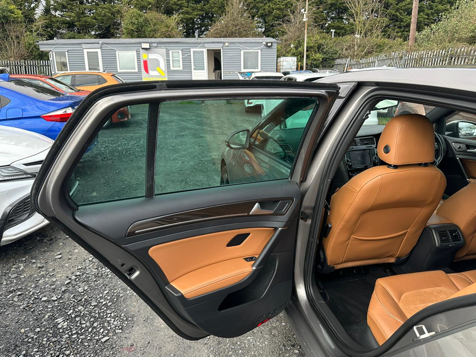 2014 Volkswagen Golf - image 13