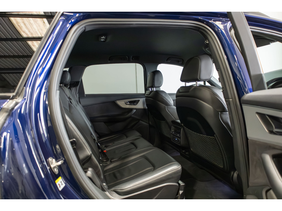 2023 Audi Q7 - image 12