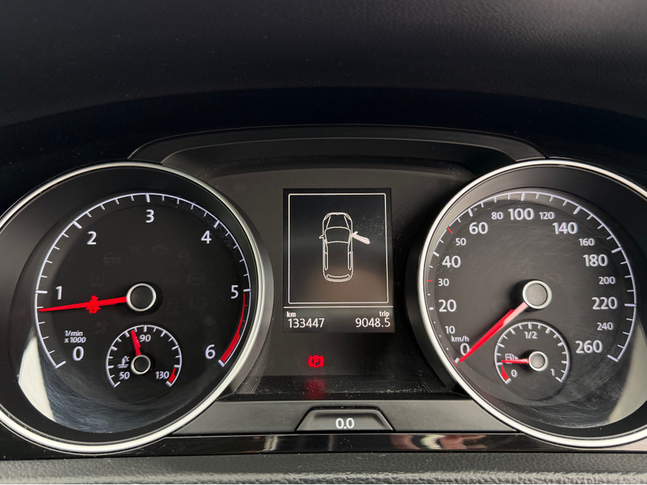 2016 Volkswagen Golf - image 14