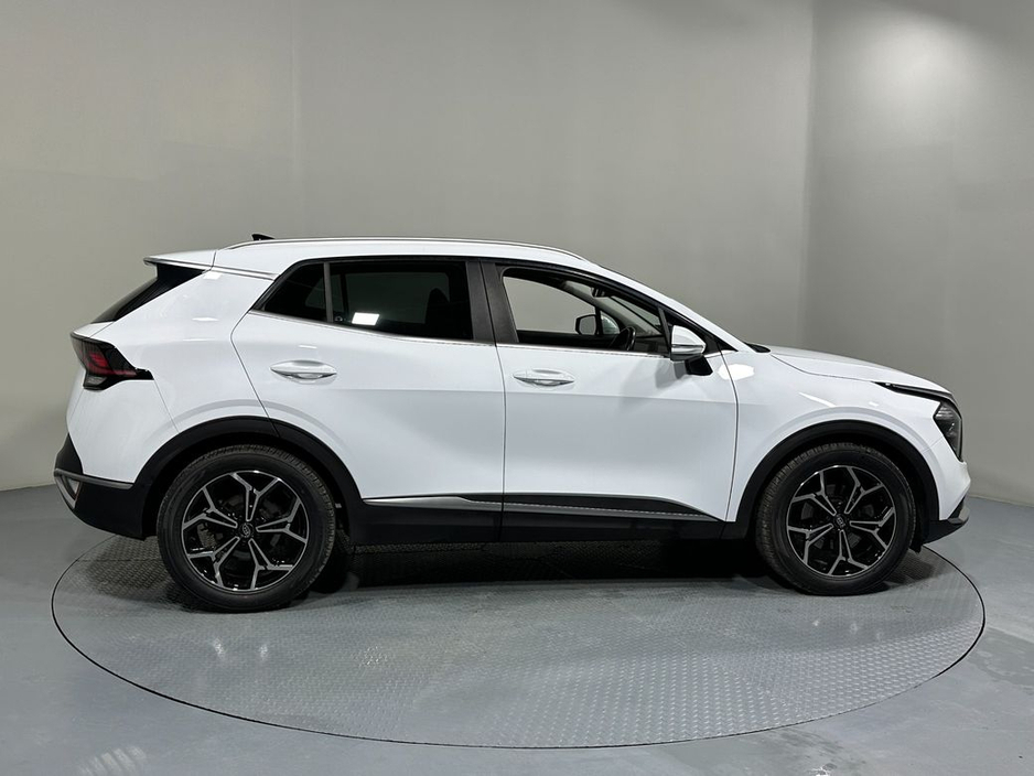 2022 Kia Sportage - image 8