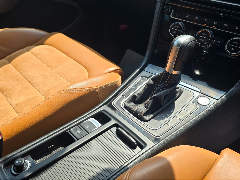 2015 Volkswagen Golf 1.4 TSI LEATHER SPECIAL TAN LEATHER  MILANO EDITION //LEATHER  HEATED SEATS // REVERSE CAMERA €15,450