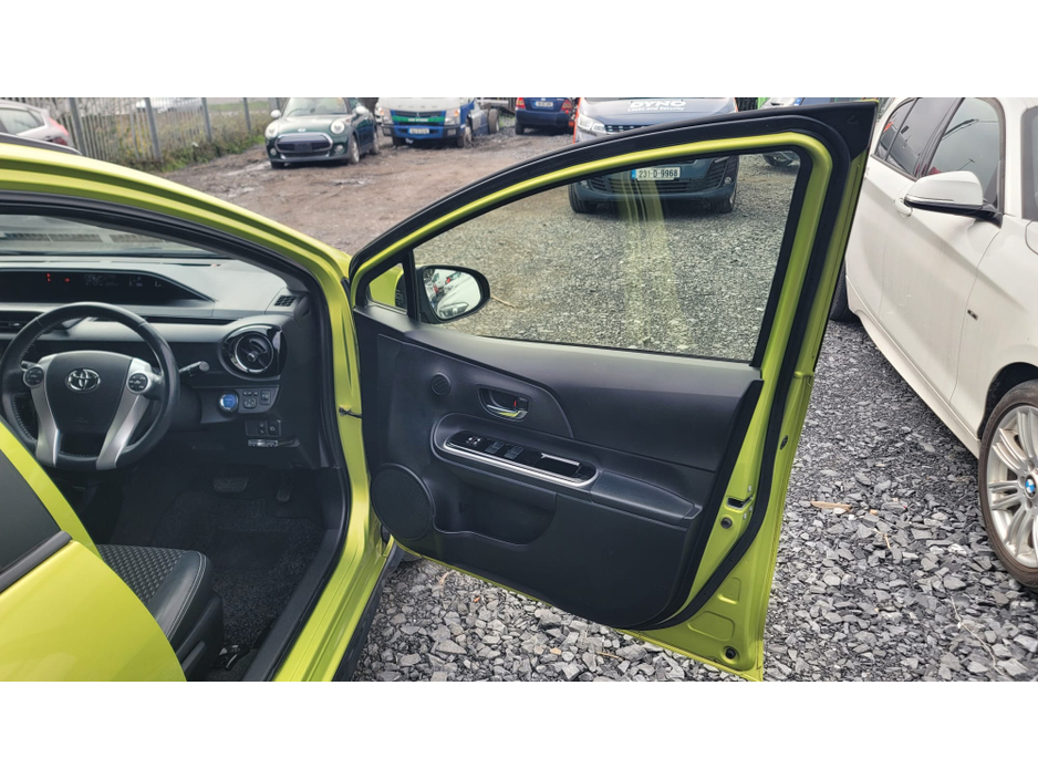 2016 Toyota Aqua - image 10