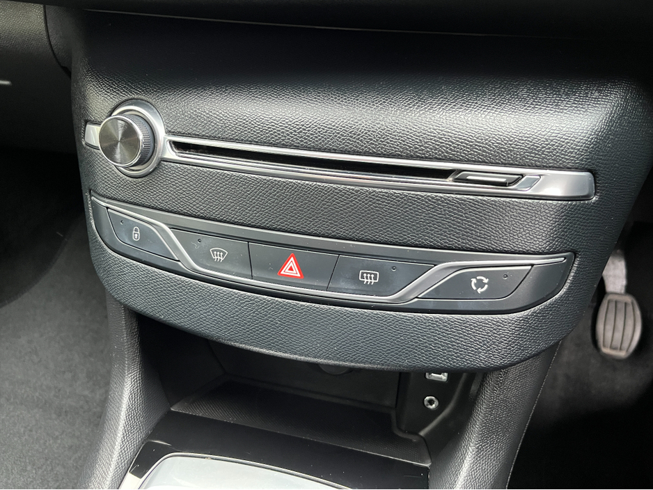 2017 Peugeot 308 - image 16